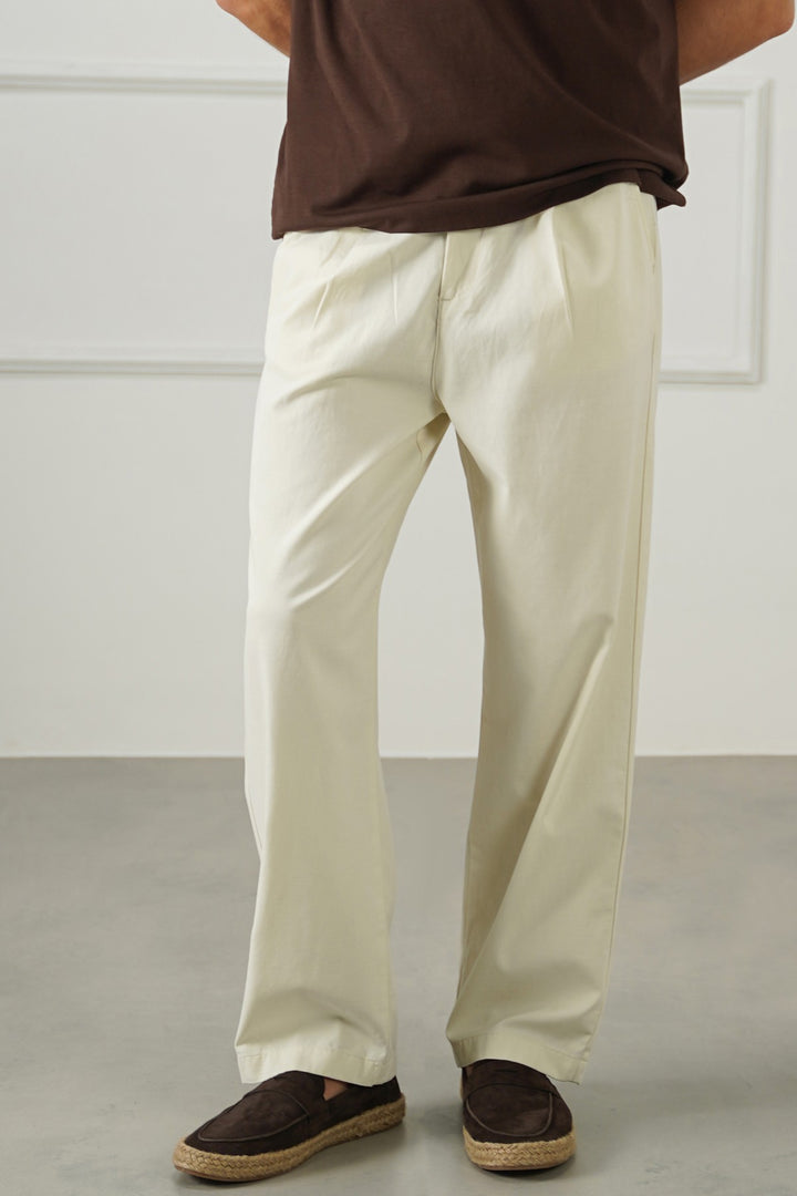WHITE EASY PLEATED PANTS