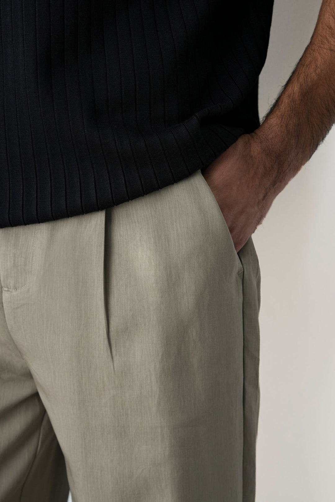 BEIGE RELAXED FIT PLEATED PANTS