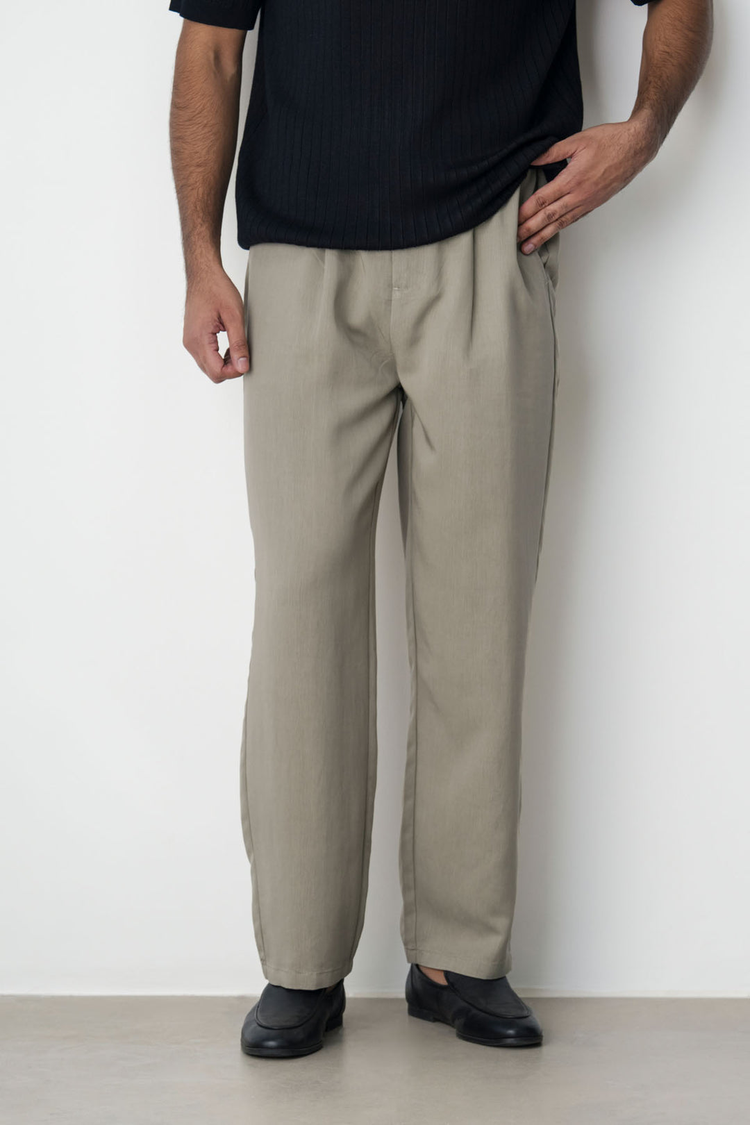 BEIGE RELAXED FIT PLEATED PANTS