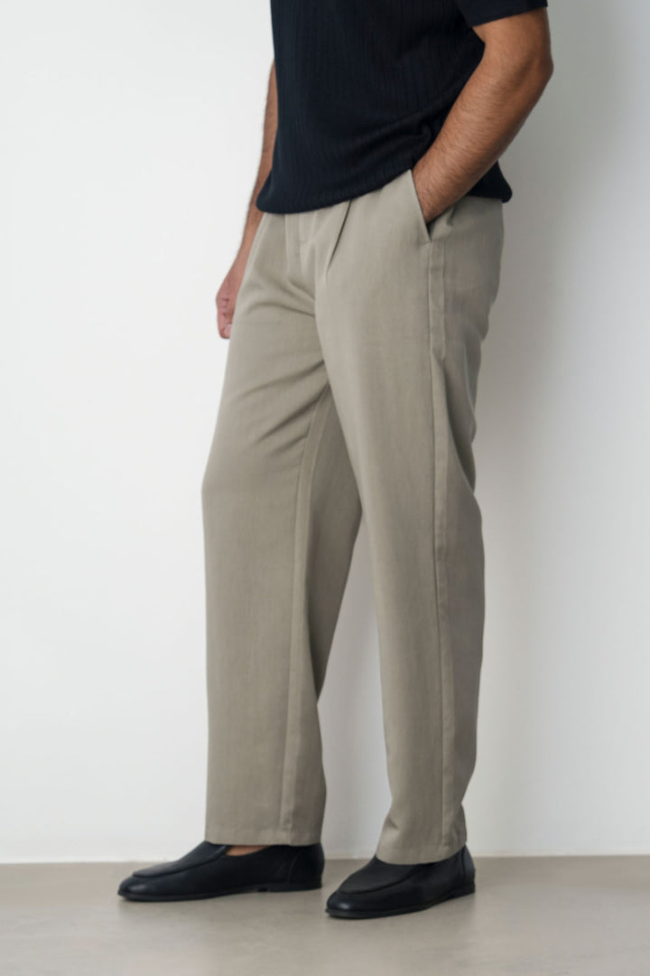 BEIGE RELAXED FIT PLEATED PANTS