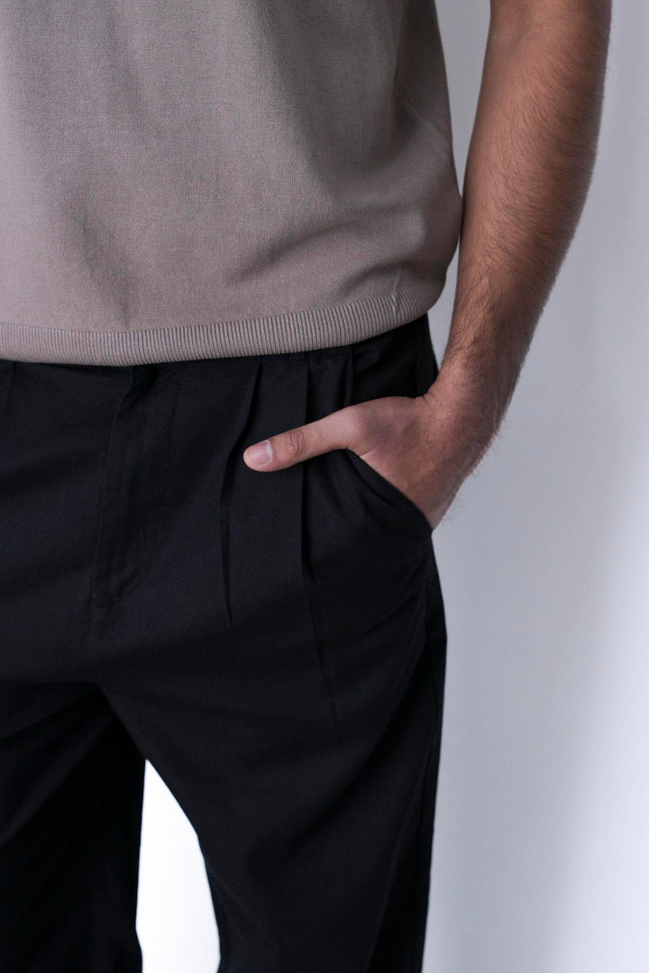 BLACK RELAXED FIT PLEATED PANTS