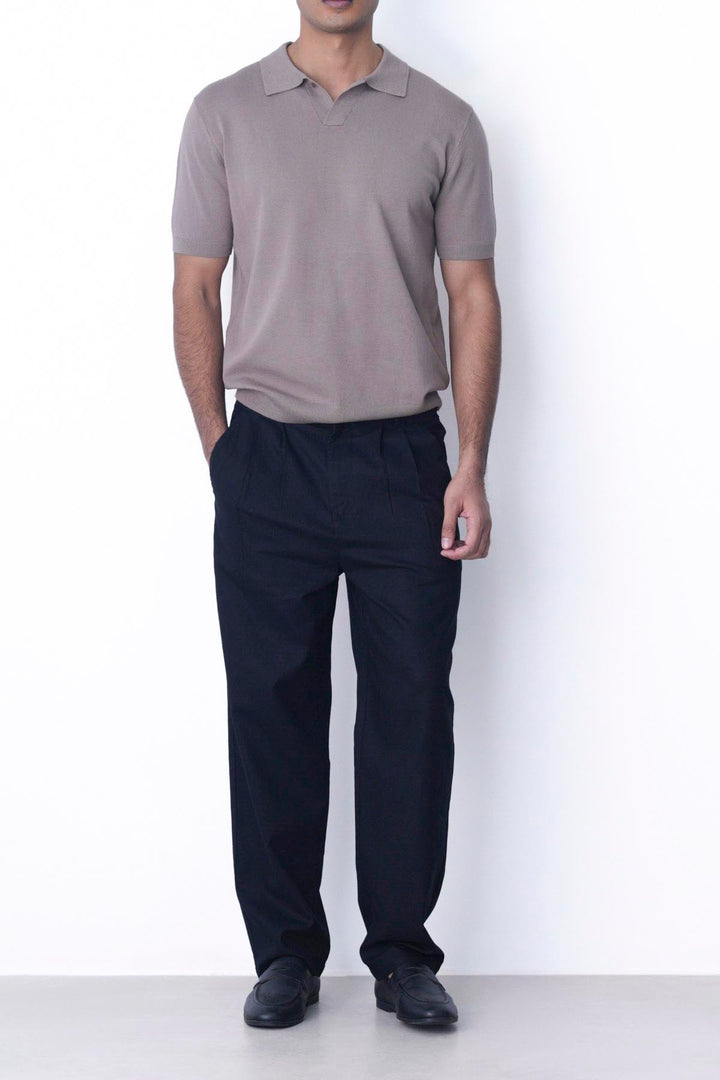 BLACK RELAXED FIT PLEATED PANTS