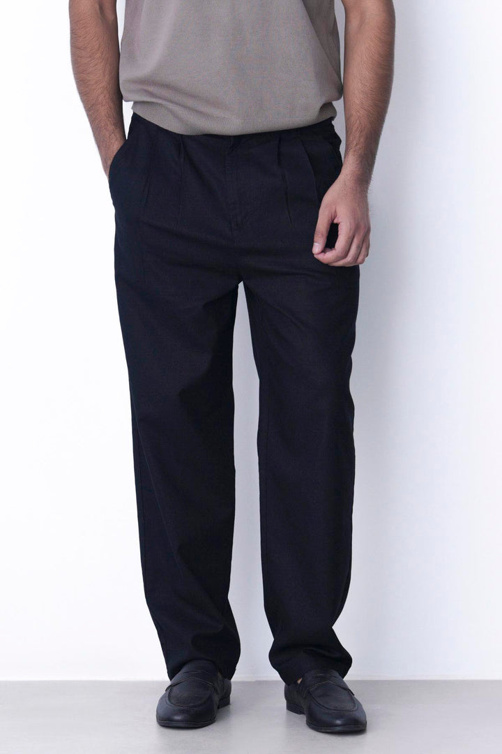 BLACK RELAXED FIT PLEATED PANTS