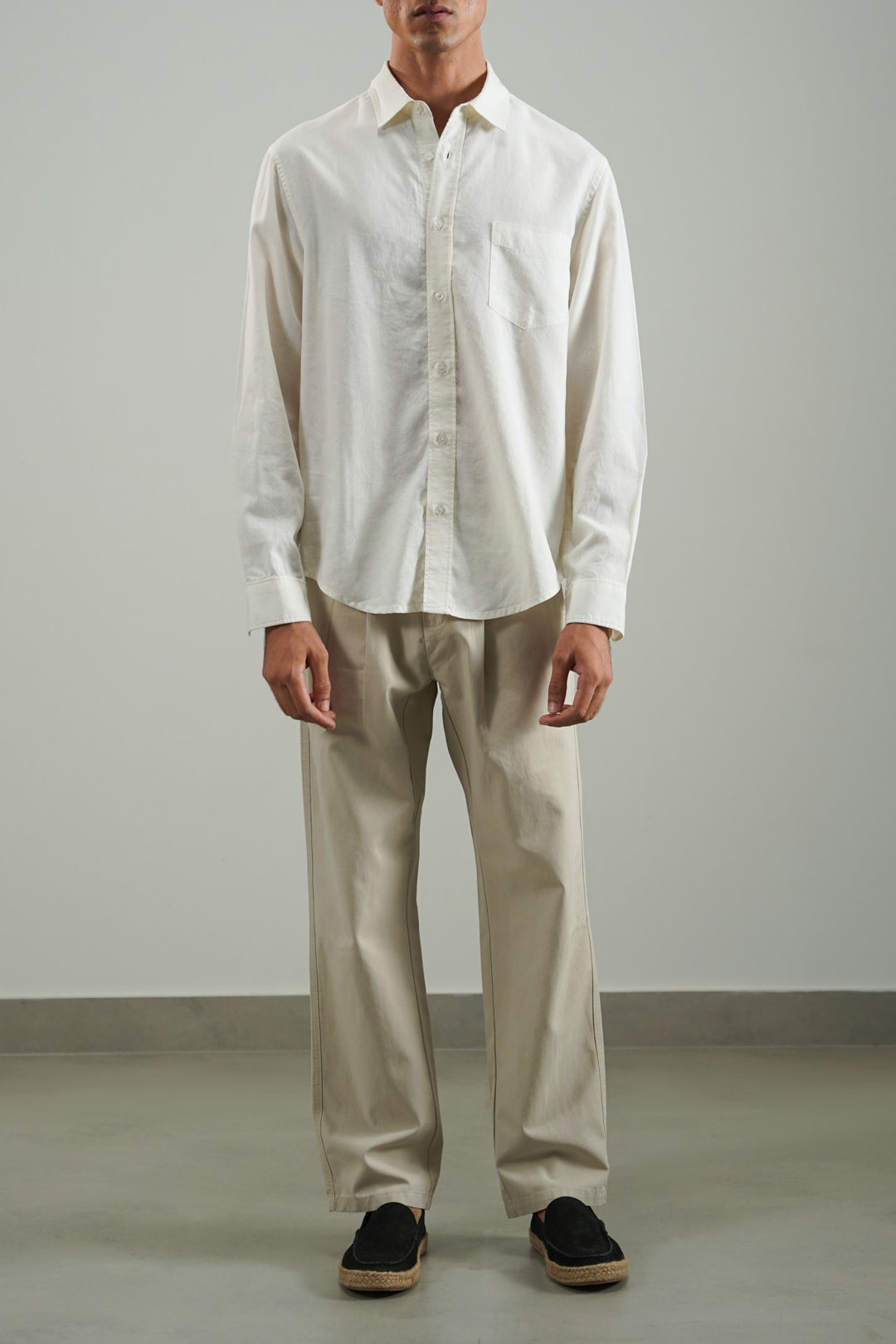KHAKI RELAXED PLEATED PANTS