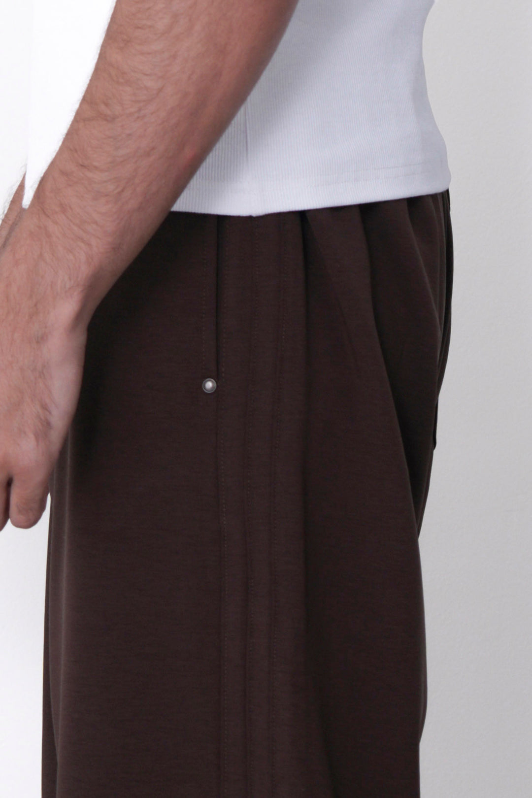 BROWN ESSENTIAL TROUSERS