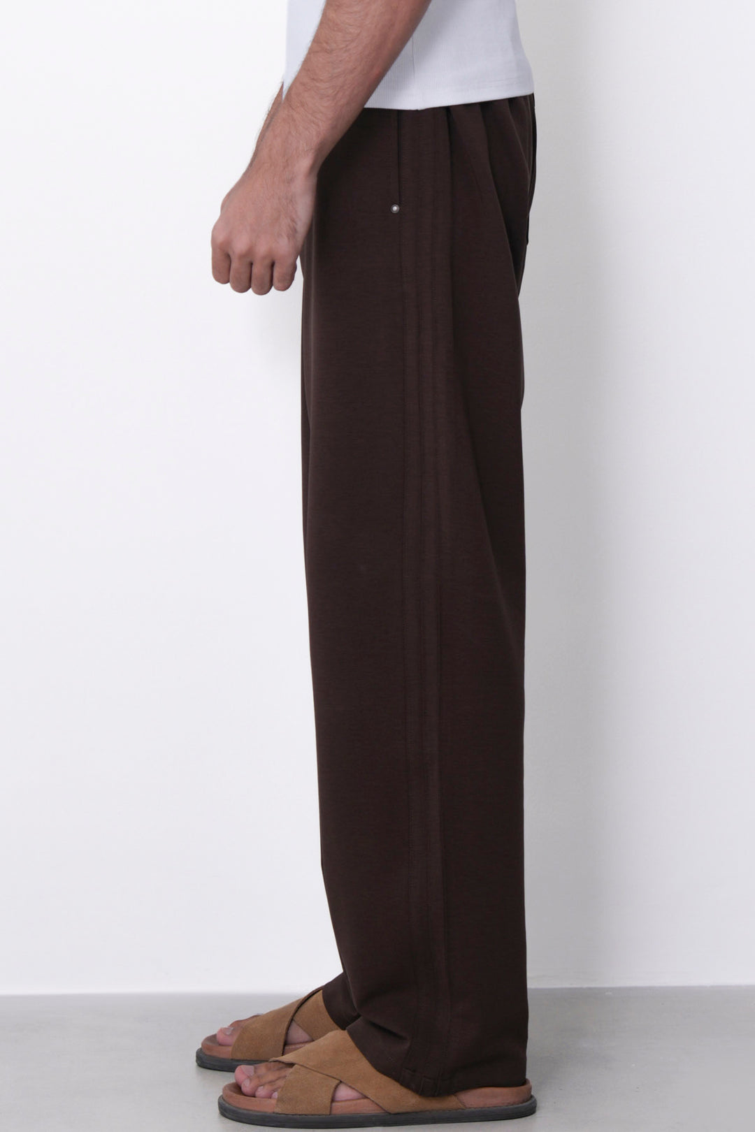 BROWN ESSENTIAL TROUSERS