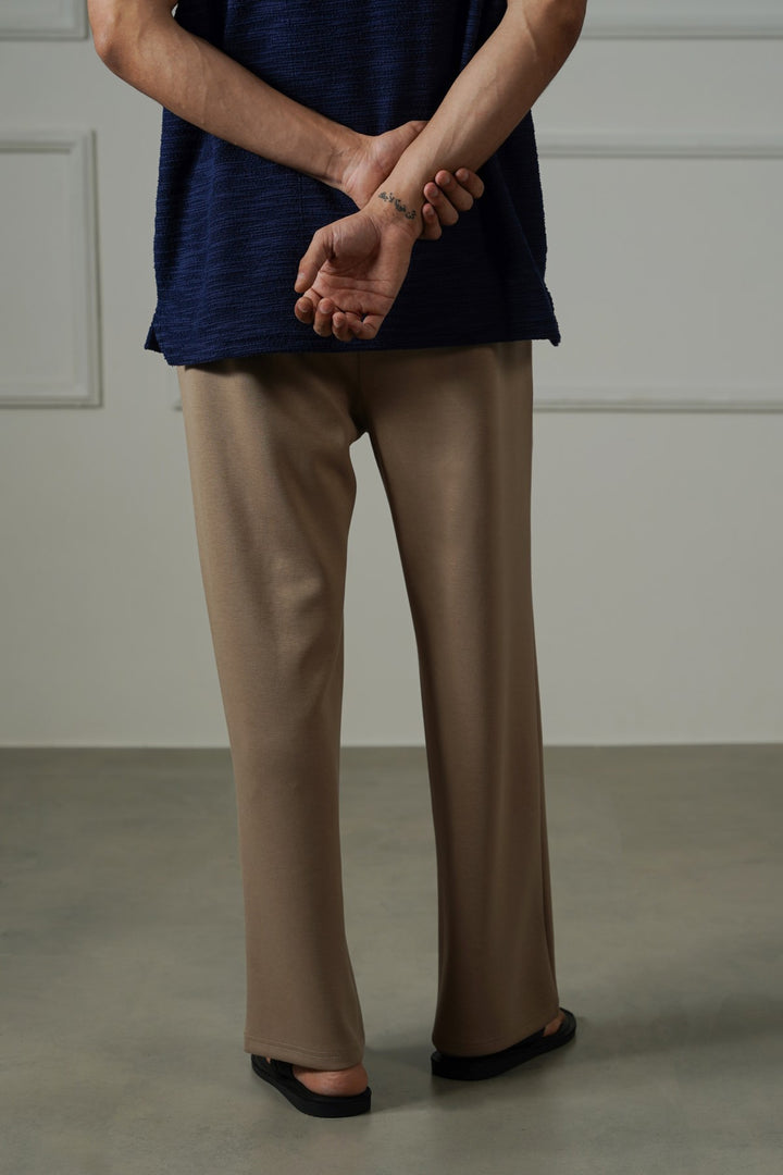 KHAKI COMFORT STRAIGHT PANTS