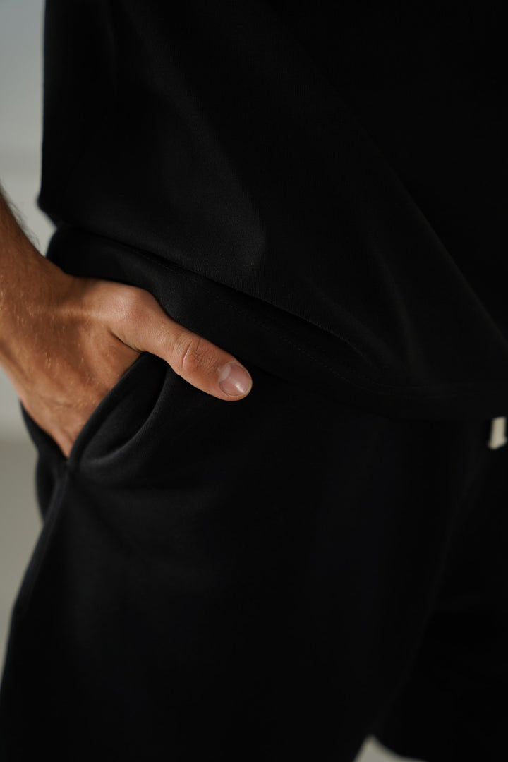 BLACK RELAXED SHORTS