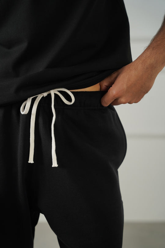 BLACK RELAXED SHORTS
