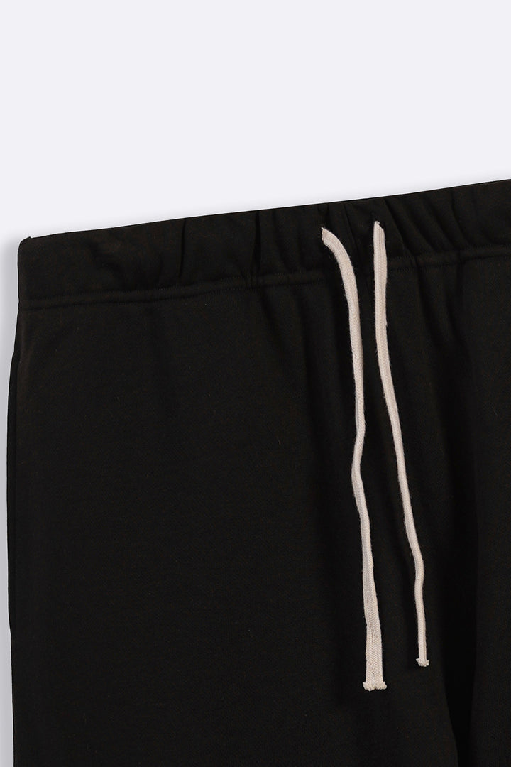 BLACK RELAXED SHORTS