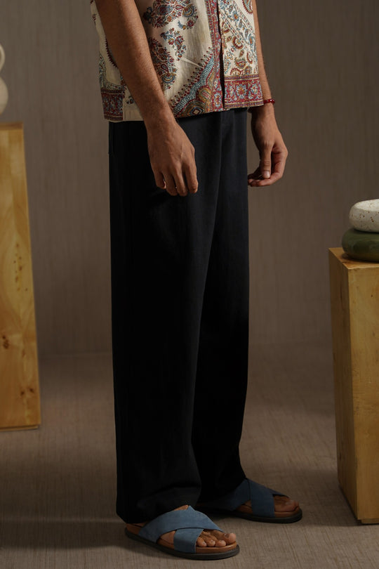 BLACK POCKET TRIM PANTS