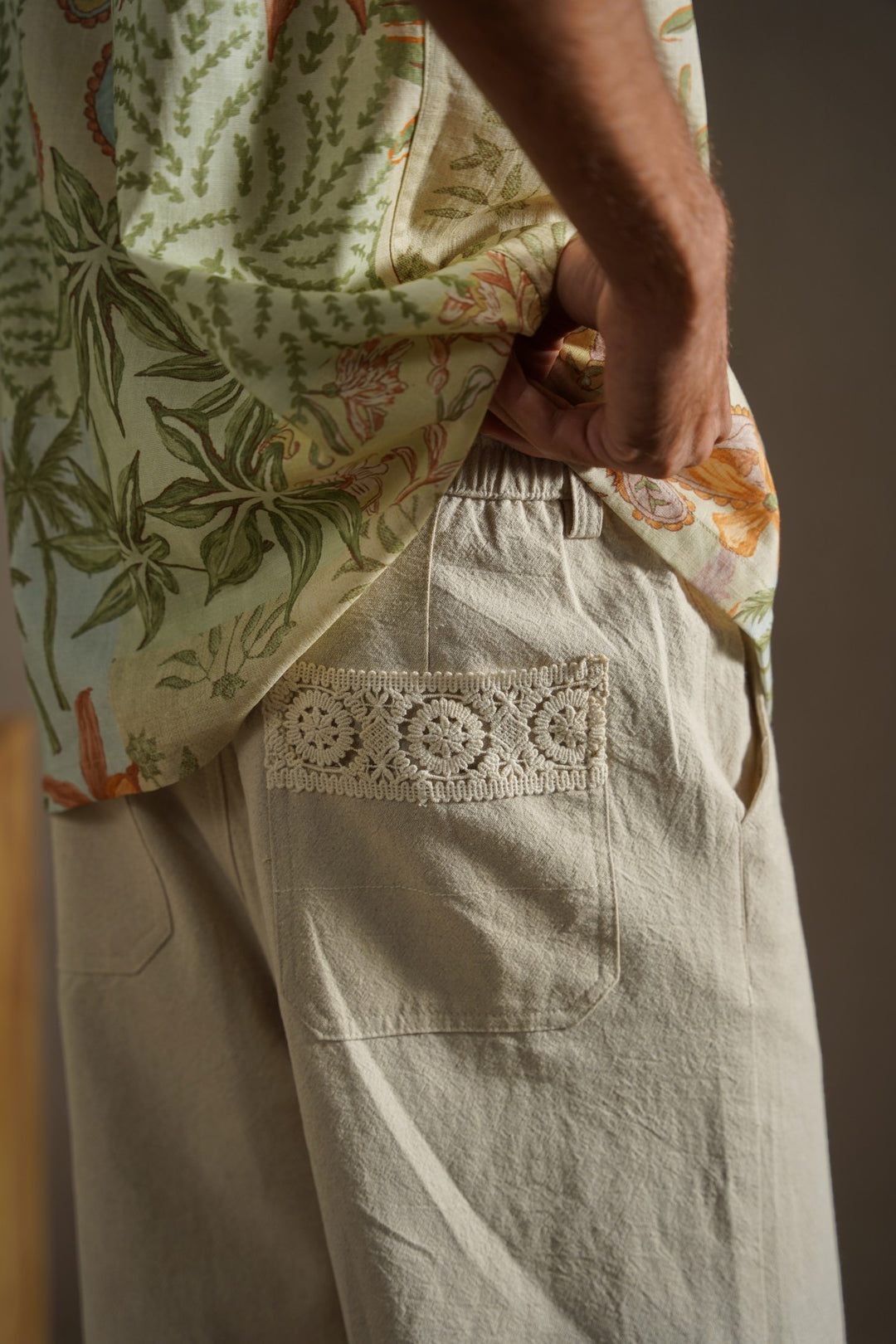 ECRU POCKET TRIM PANTS