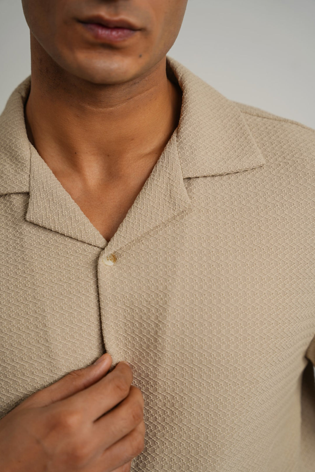 BEIGE SUMMER KNIT BUTTON DOWN