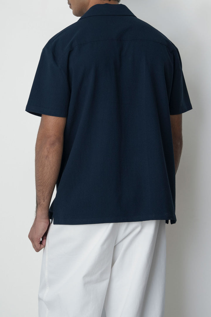 NAVY SEERSUCKER CAMP COLLAR SHIRT