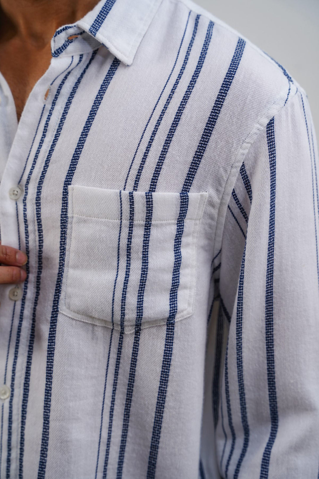WHITE STRIPED DOBBY SHIRT