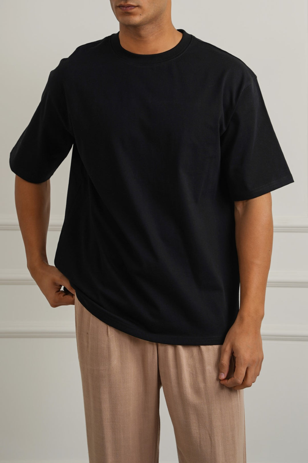 BLACK EVERYDAY COMFORT TEE