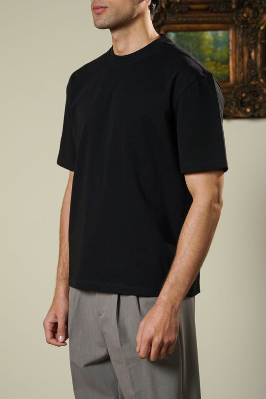 BLACK ESSENTIAL TEE
