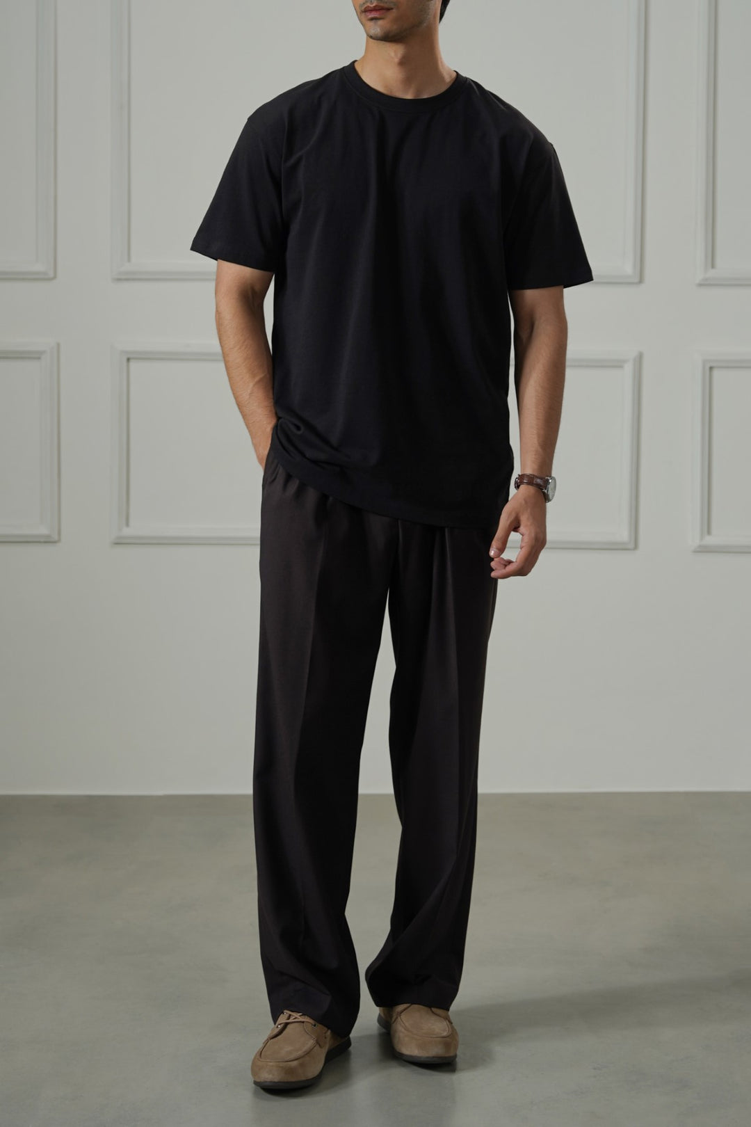 BLACK ESSENTIAL CREW NECK TEE