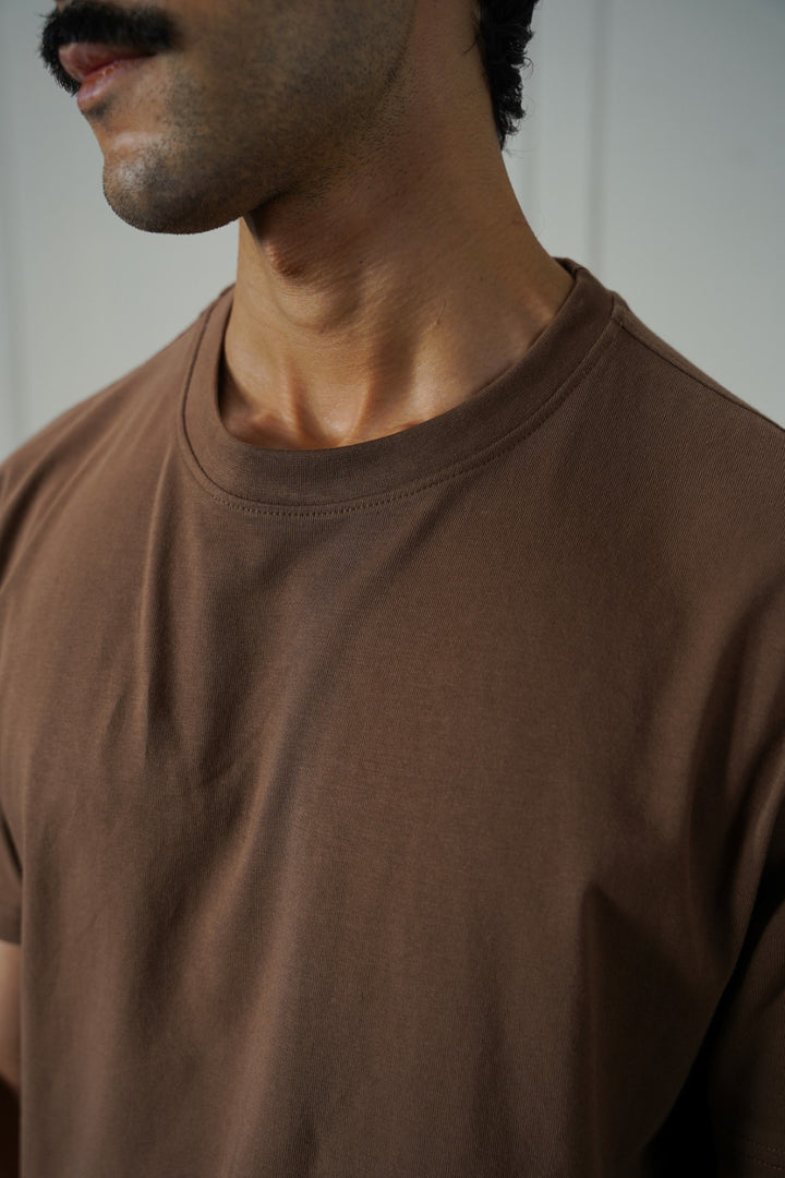 BROWN ESSENTIAL CREW NECK TEE