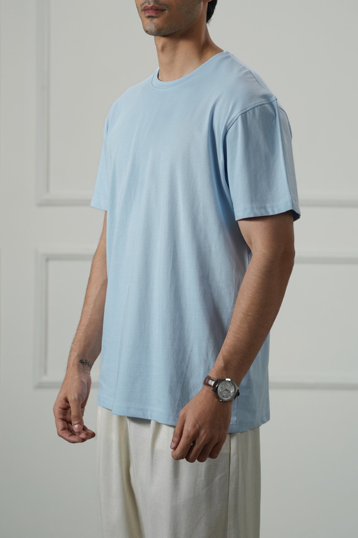 ESSENTIAL CREW NECK TEE