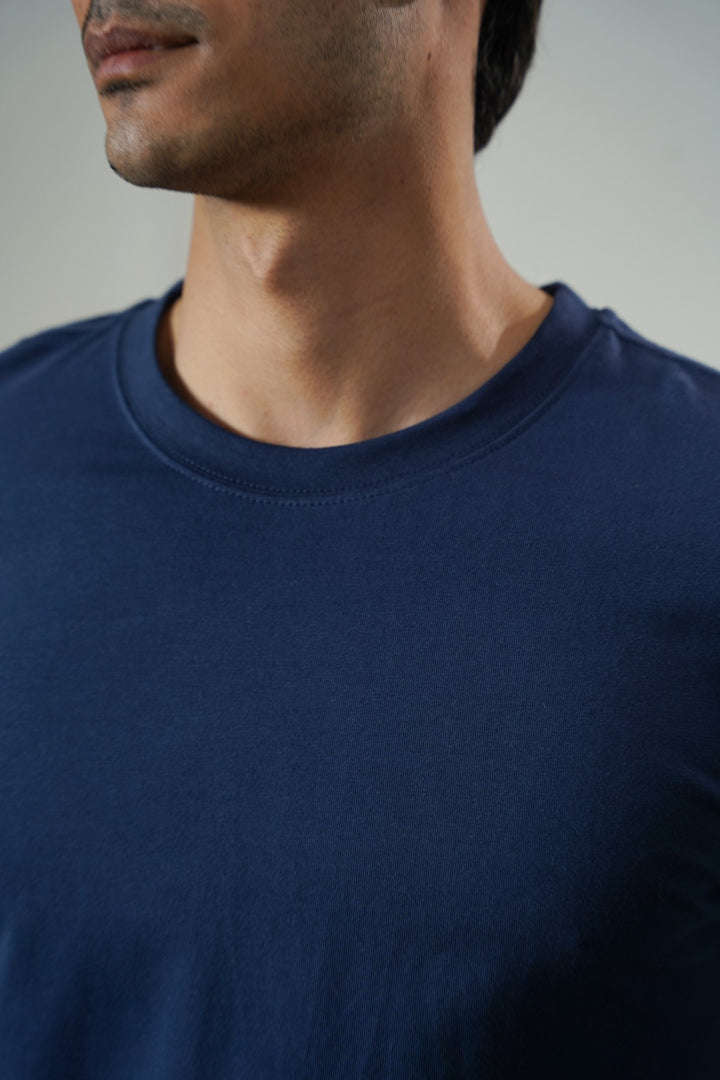 NAVY ESSENTIAL CREW NECK TEE