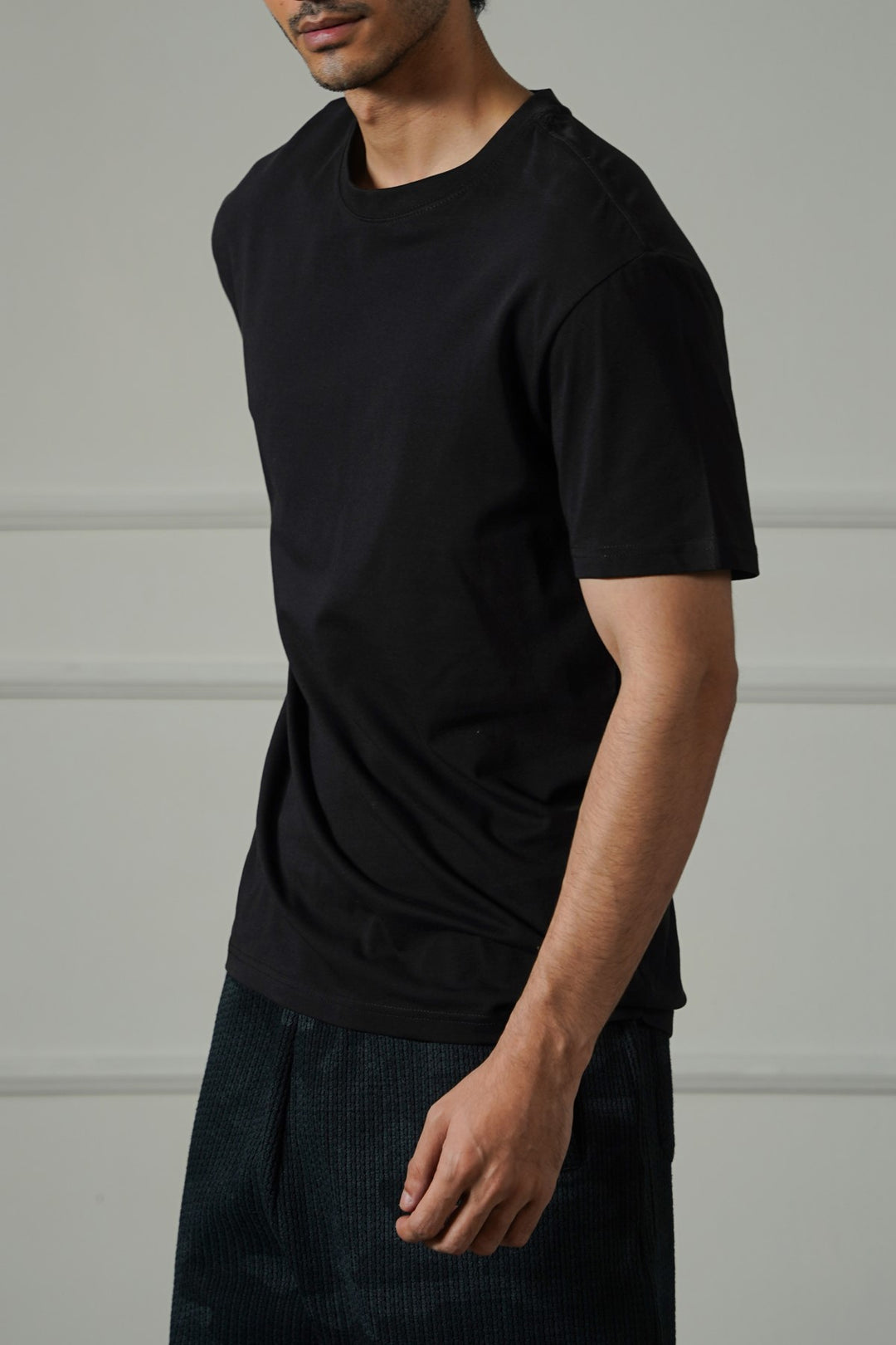 BLACK SLIMFIT TEE