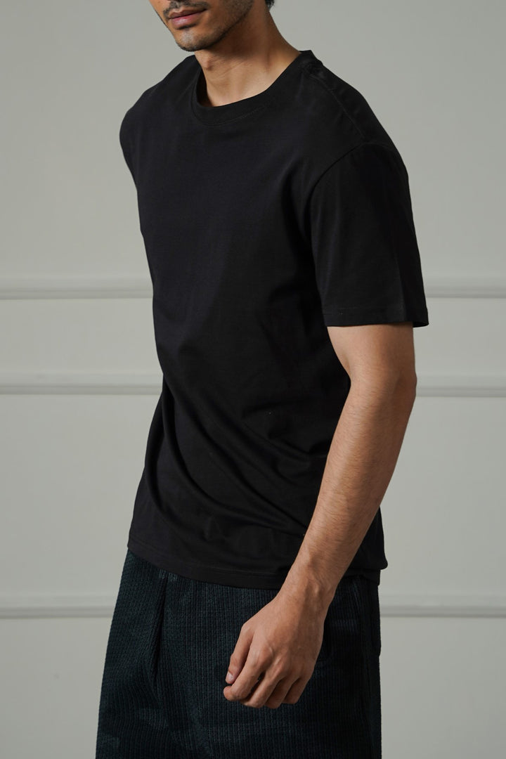 BLACK SLIMFIT TEE