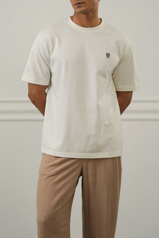 WHITE EMBROIDERED LOGO TEE
