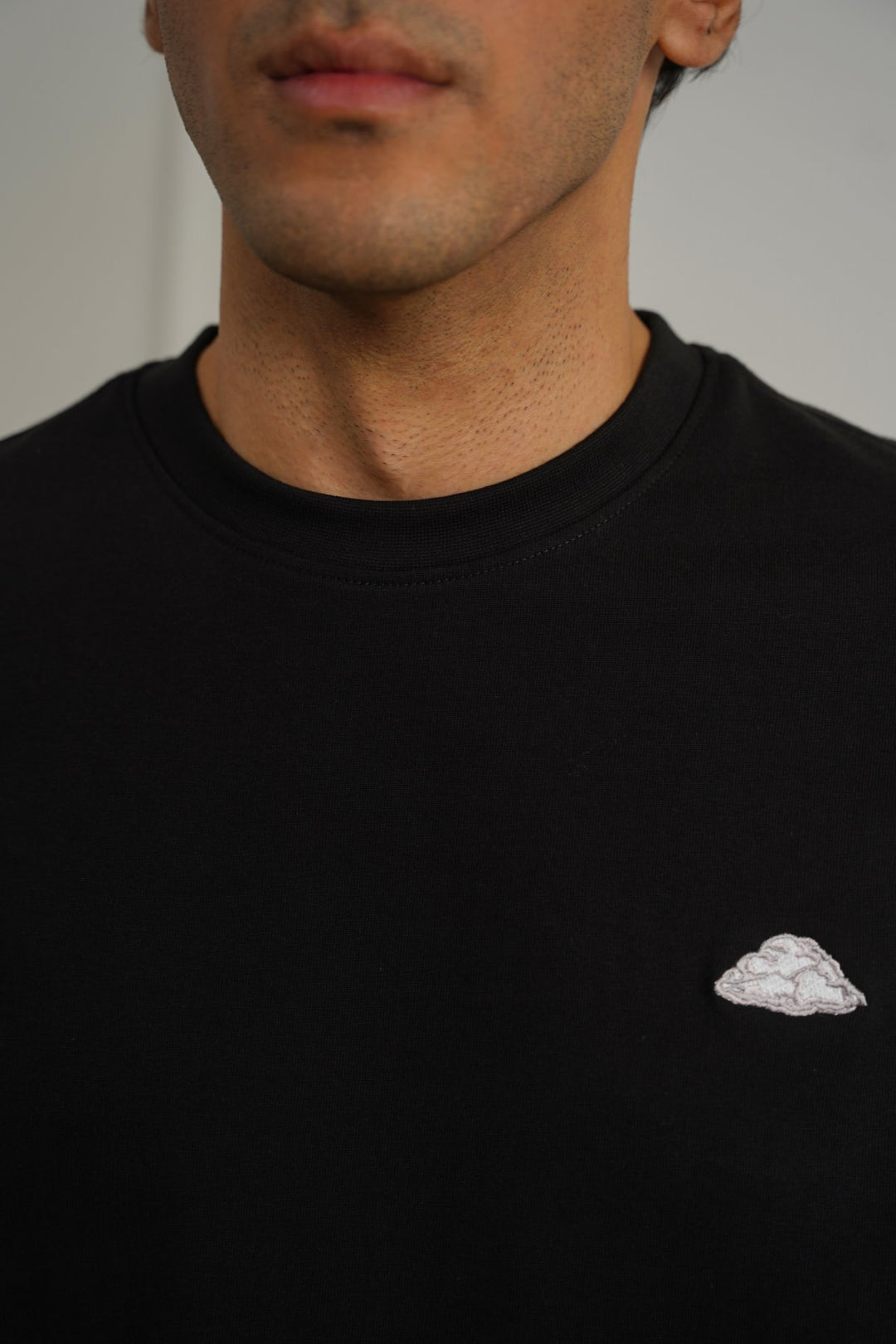 BLACK ON CLOUD 9 TEE