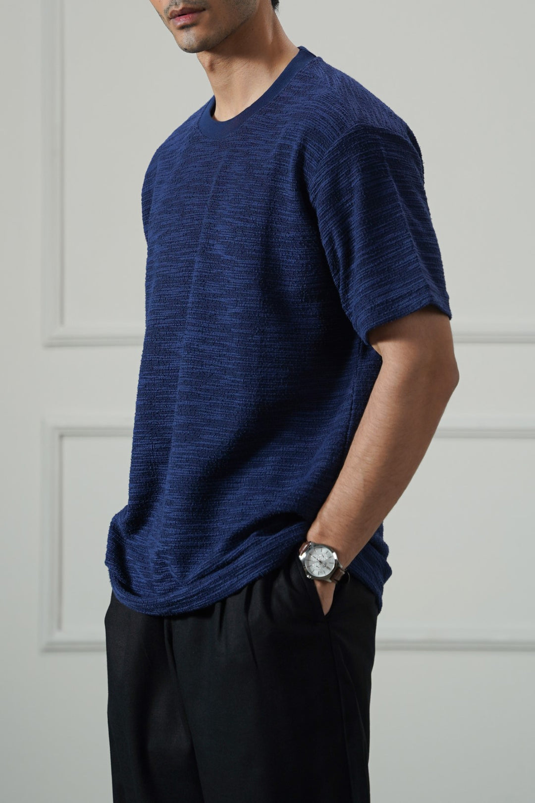 NAVY BUCKLE TEE