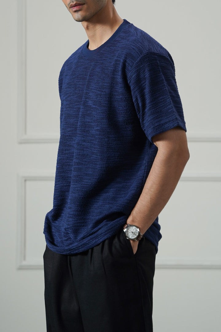 NAVY BUCKLE TEE
