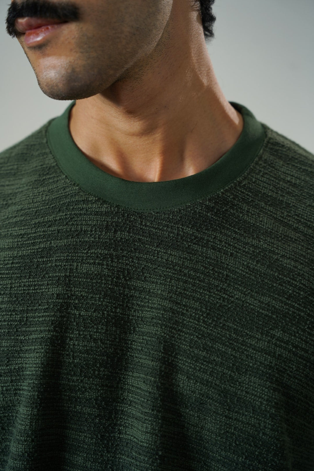 OLIVE BUCKLE TEE