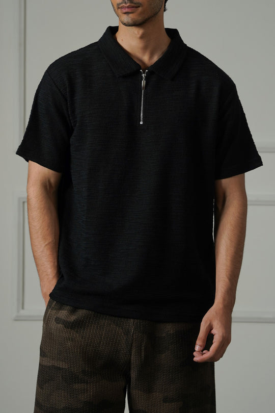 BLACK TEXTURED ZIPPER POLO
