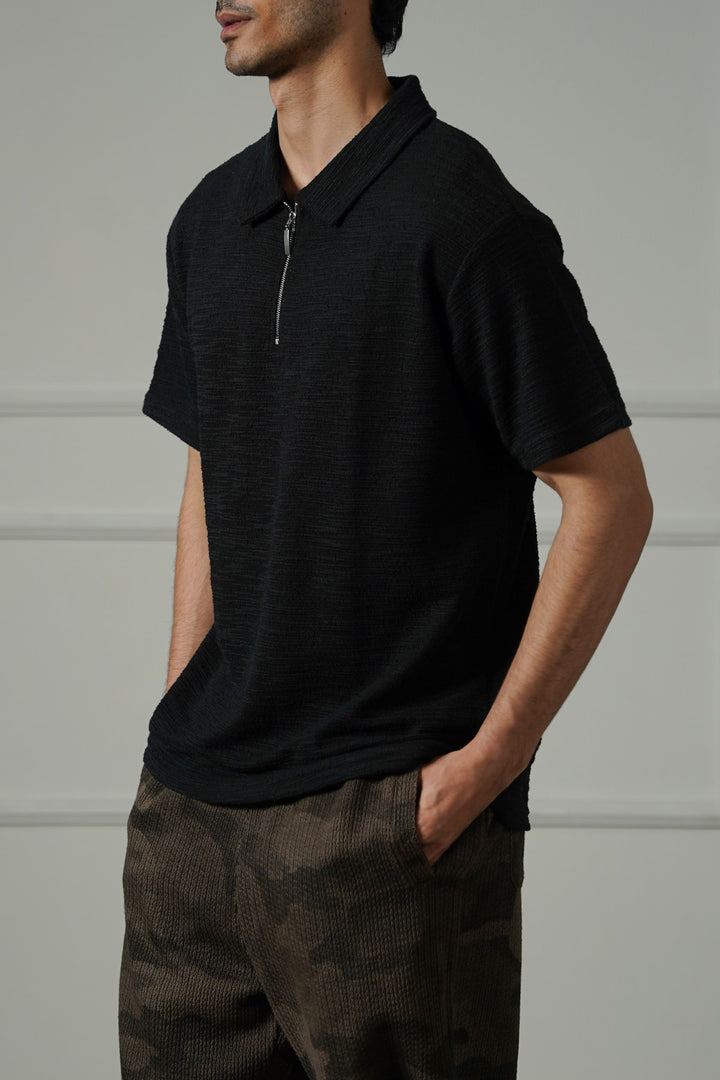 BLACK TEXTURED ZIPPER POLO