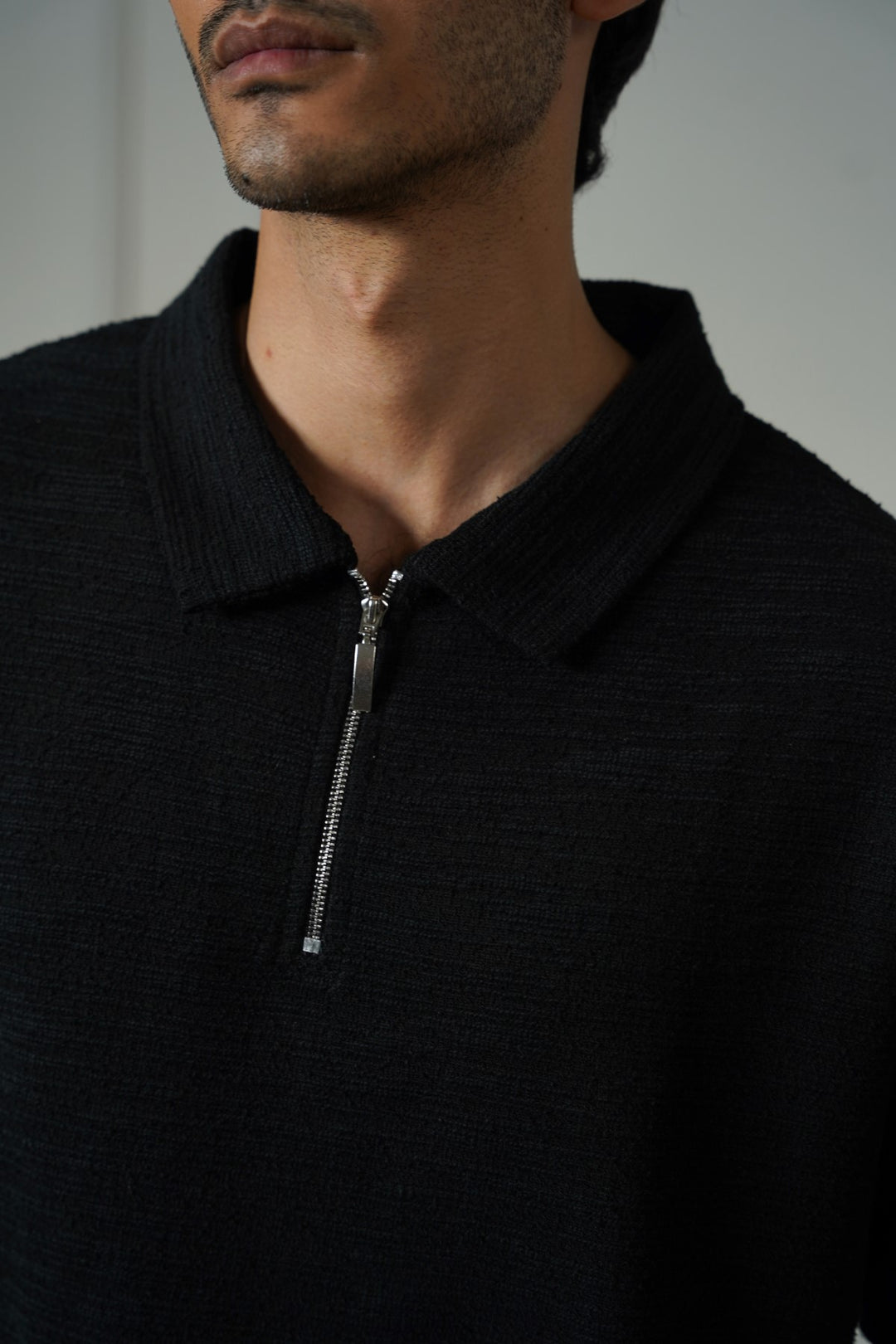 BLACK TEXTURED ZIPPER POLO