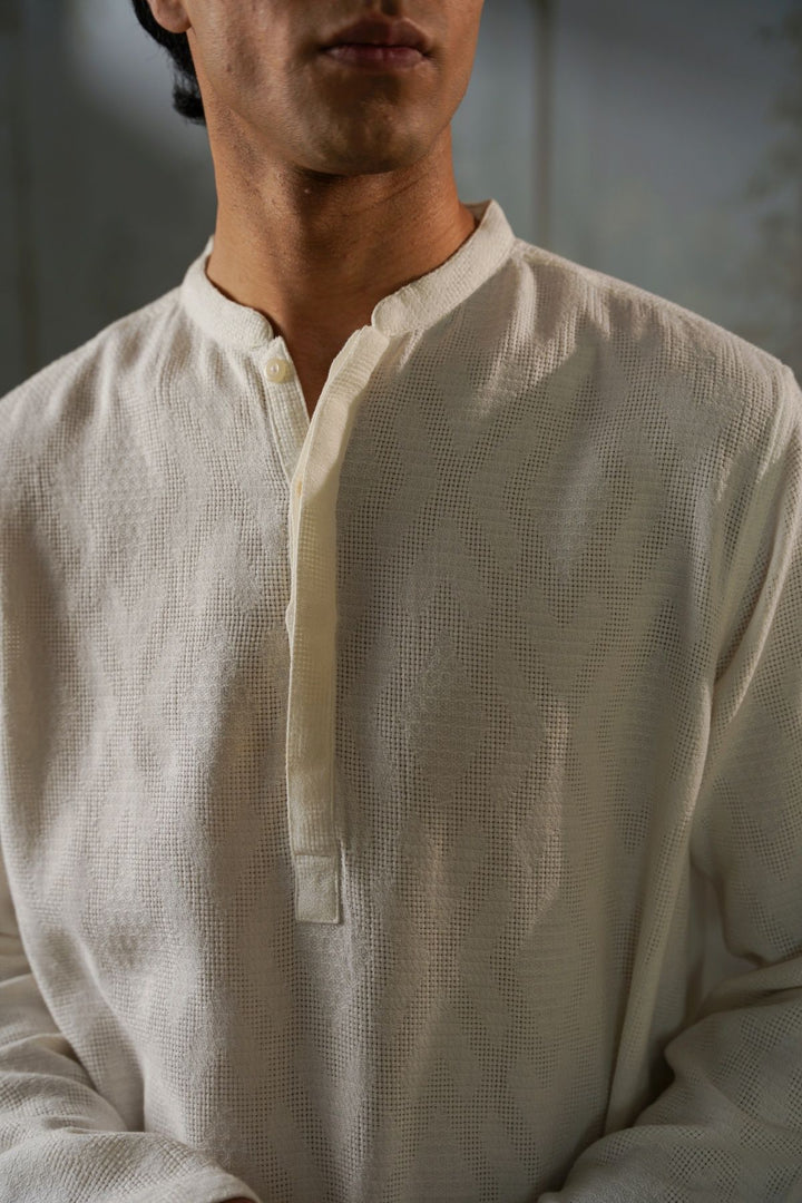 OFF WHITE TEXTURED GEOMETRIC SHIRT