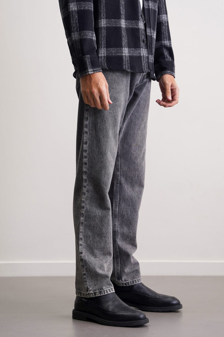 BLACK RELAXED STRAIGHT 
JEANS