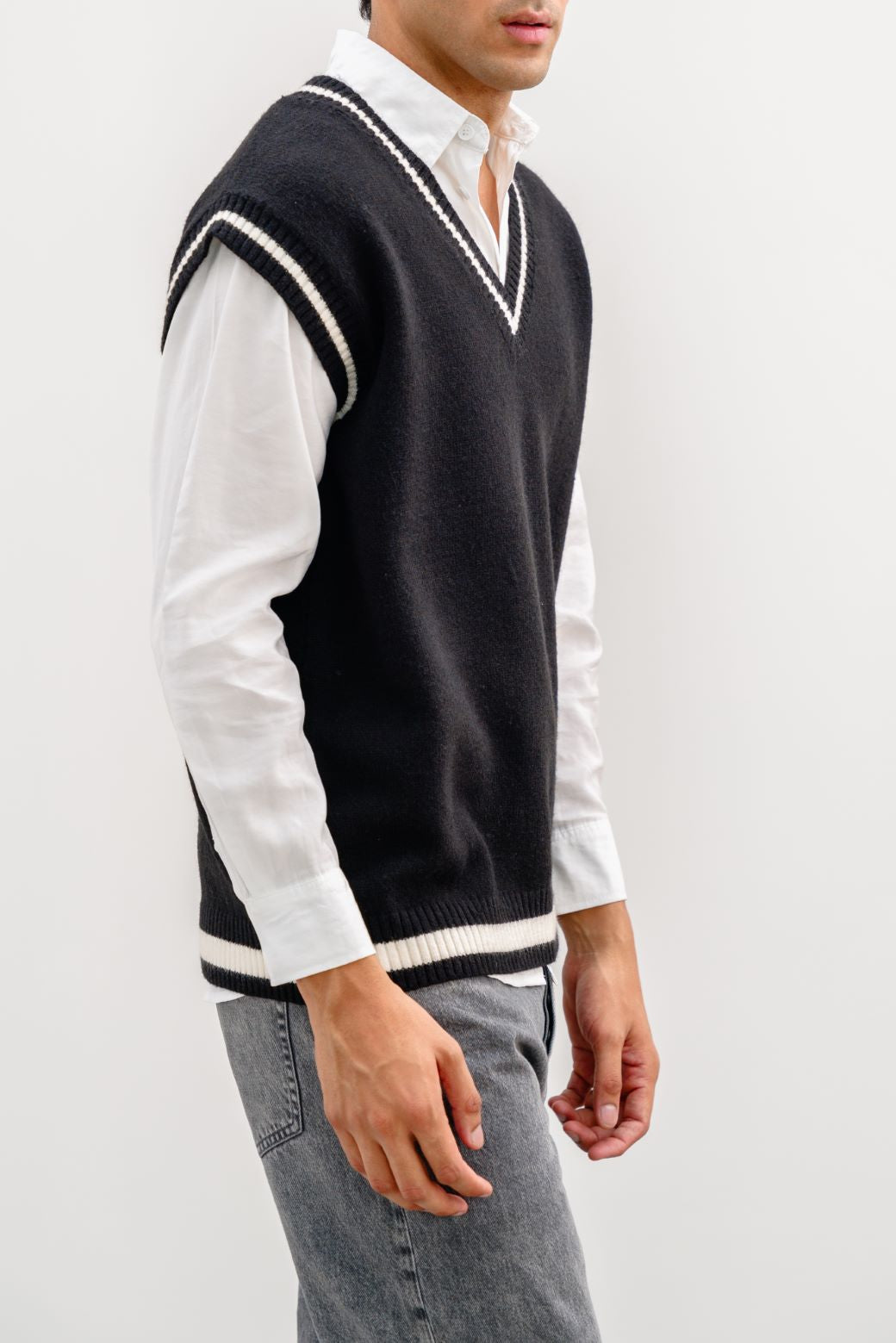 BLACK SWEATER VEST