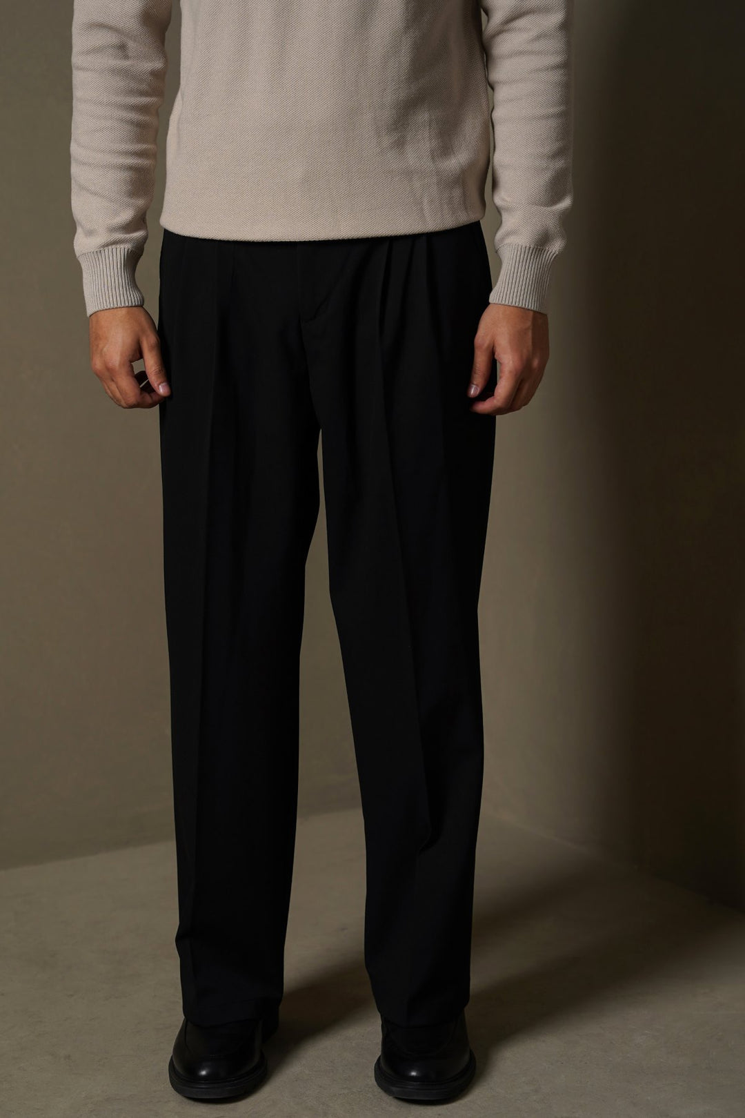 BLACK 3D PLEATED PANTS