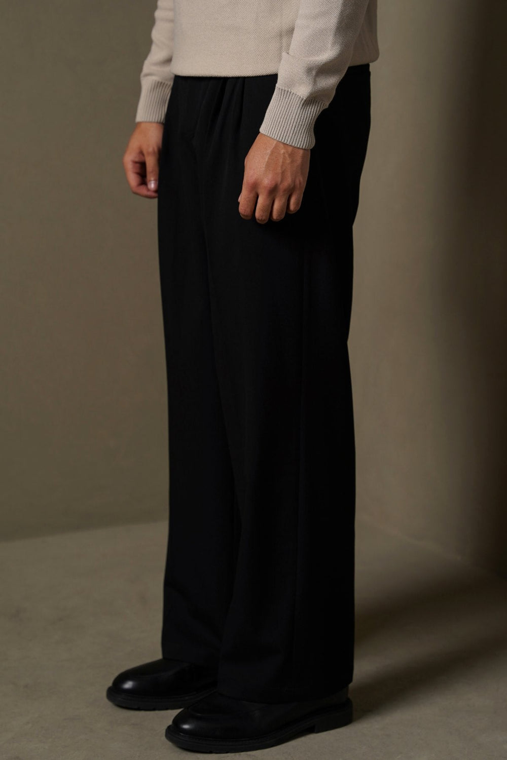 BLACK 3D PLEATED PANTS