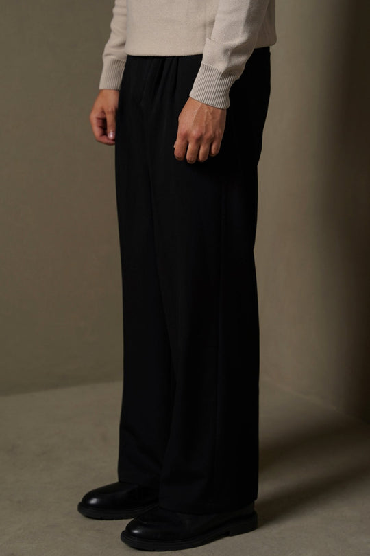 BLACK 3D PLEATED PANTS