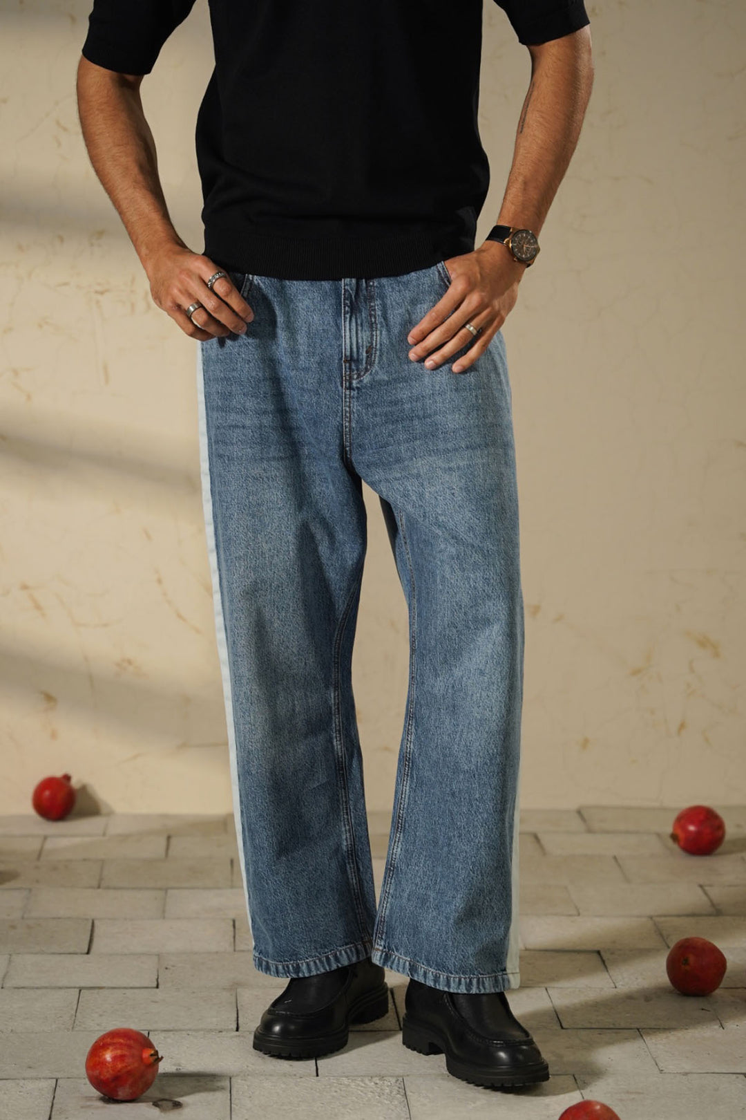 MID BLUE JEANS WITH STRIPE DETAIL