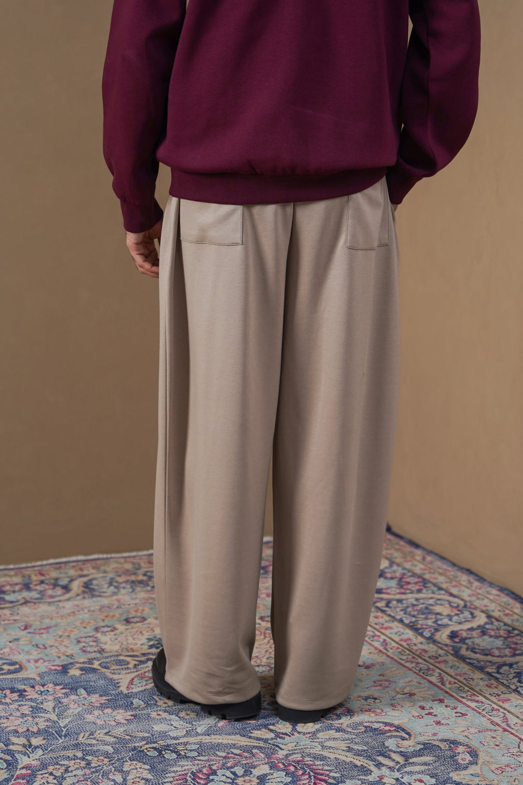 KHAKI PLEATED STRAIGHT TROUSERS