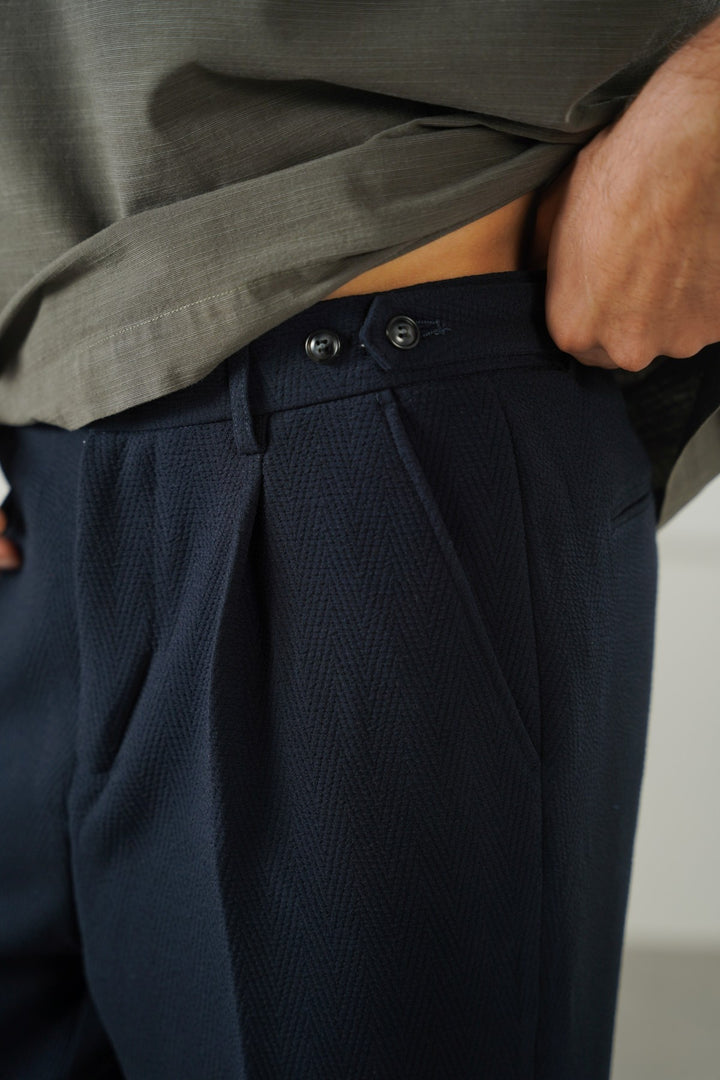 TEXTURED ADJUSTABLE PANTS