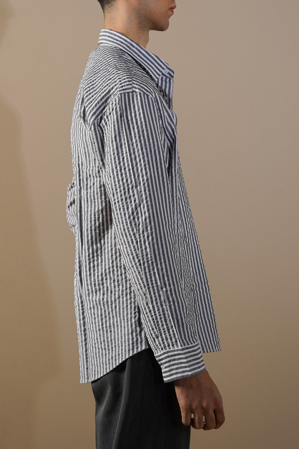 BLACK SEERSUCKER FLOWY SHIRT