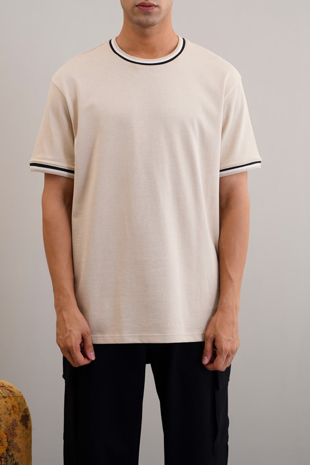 BEIGE TIPPED ACCENT TEE