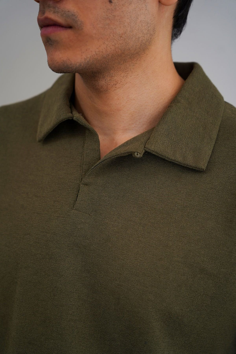 OLIVE TEXTURED ESSENTIAL POLO