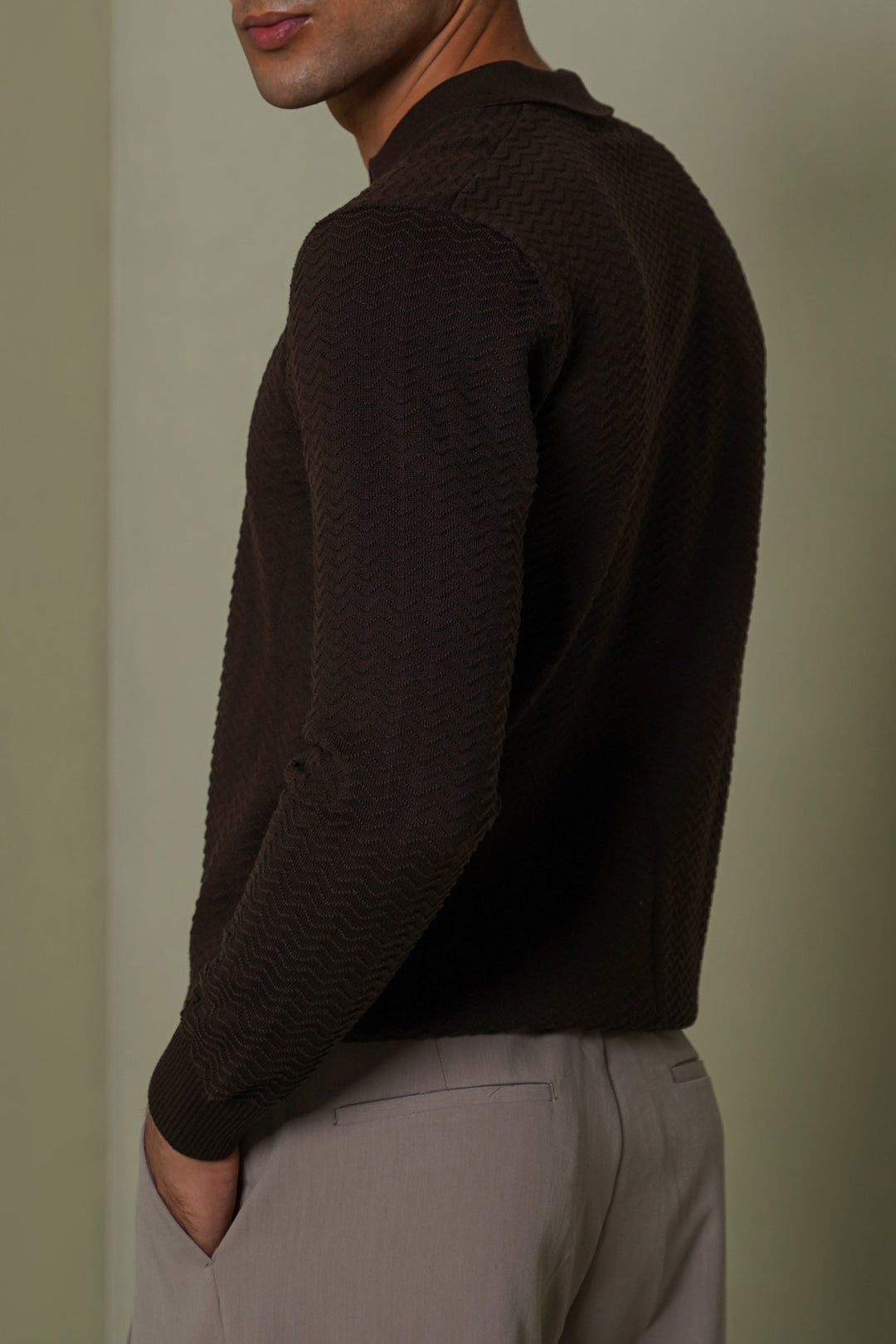 DARK BROWN RIPPLE-KNIT POLO SWEATER