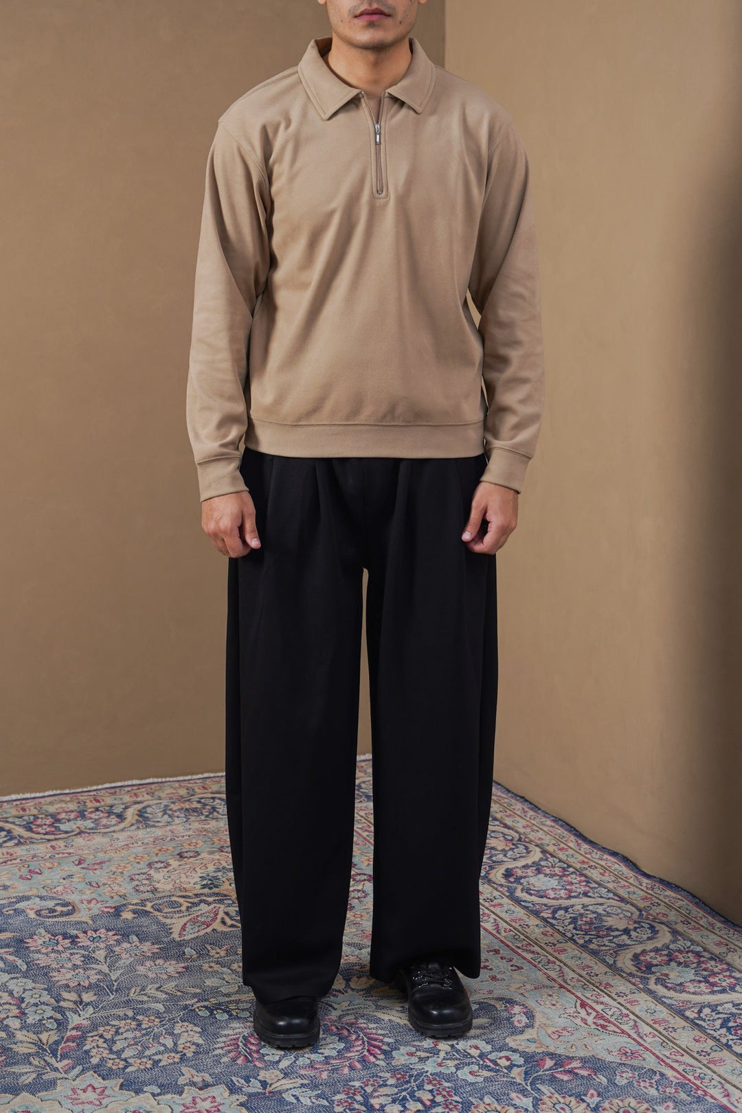 SAND ZIPPER POLO SWEATSHIRT