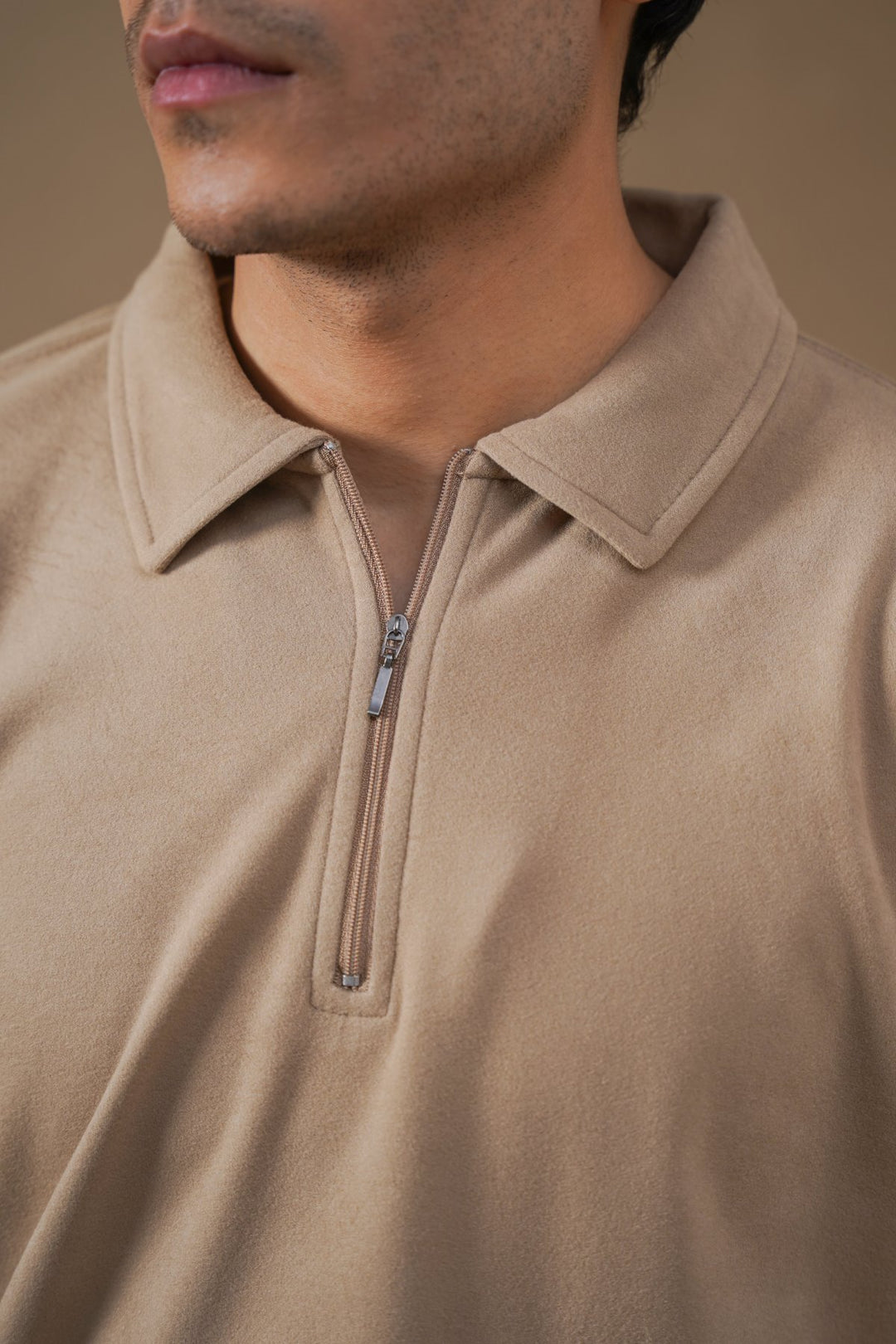 SAND ZIPPER POLO SWEATSHIRT